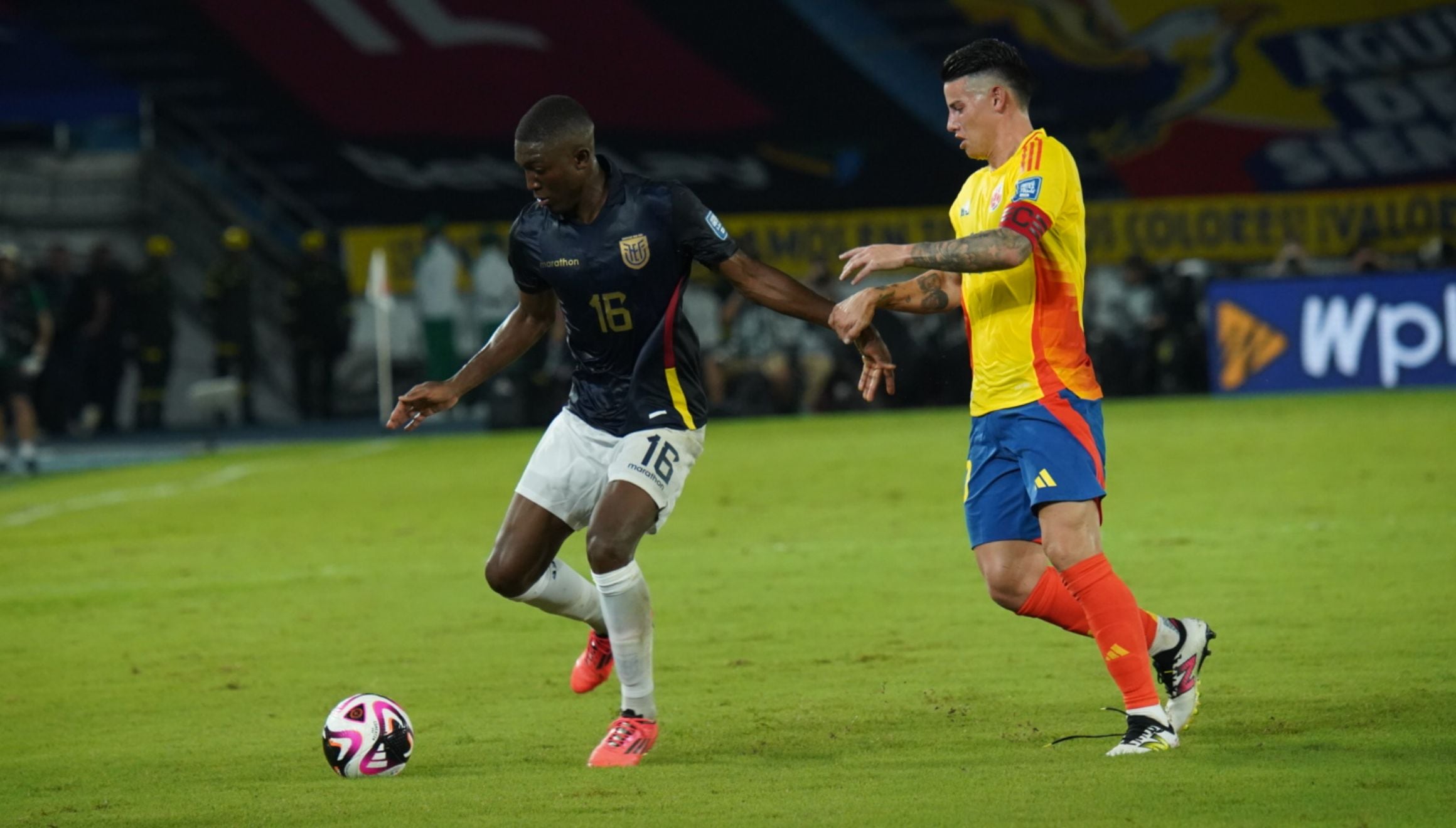 Colombia no supo aprovechar su condición de local y cayó por la mínima diferencia ante Ecuador por las Eliminatorias Sudamericanas 2026. | Crédito: @LaTri / X