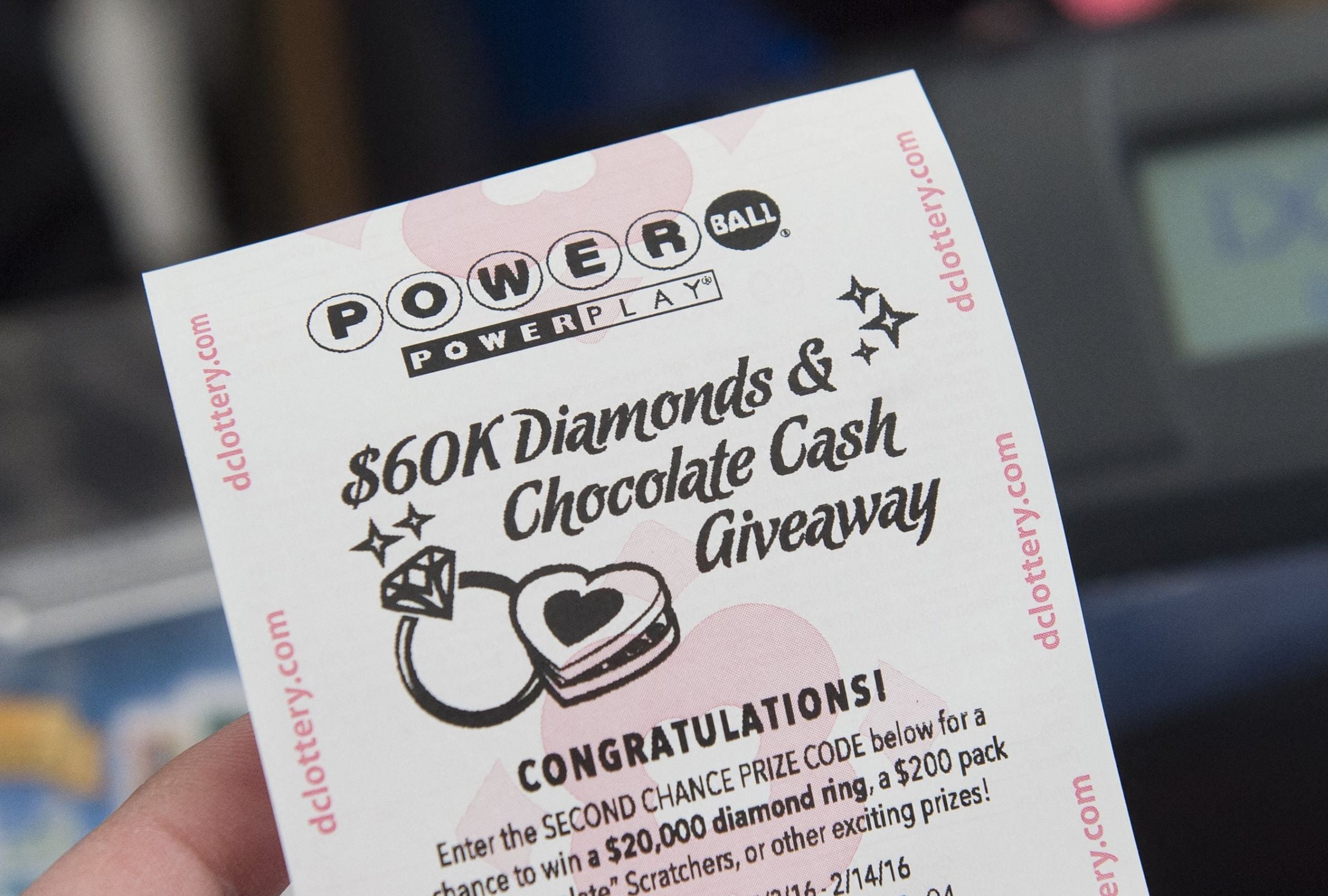 Revisa esta nota para que descubras quién ganó el Powerball hoy, miércoles 15 de abril, en EE.UU. (Foto: SAUL LOEB / AFP)