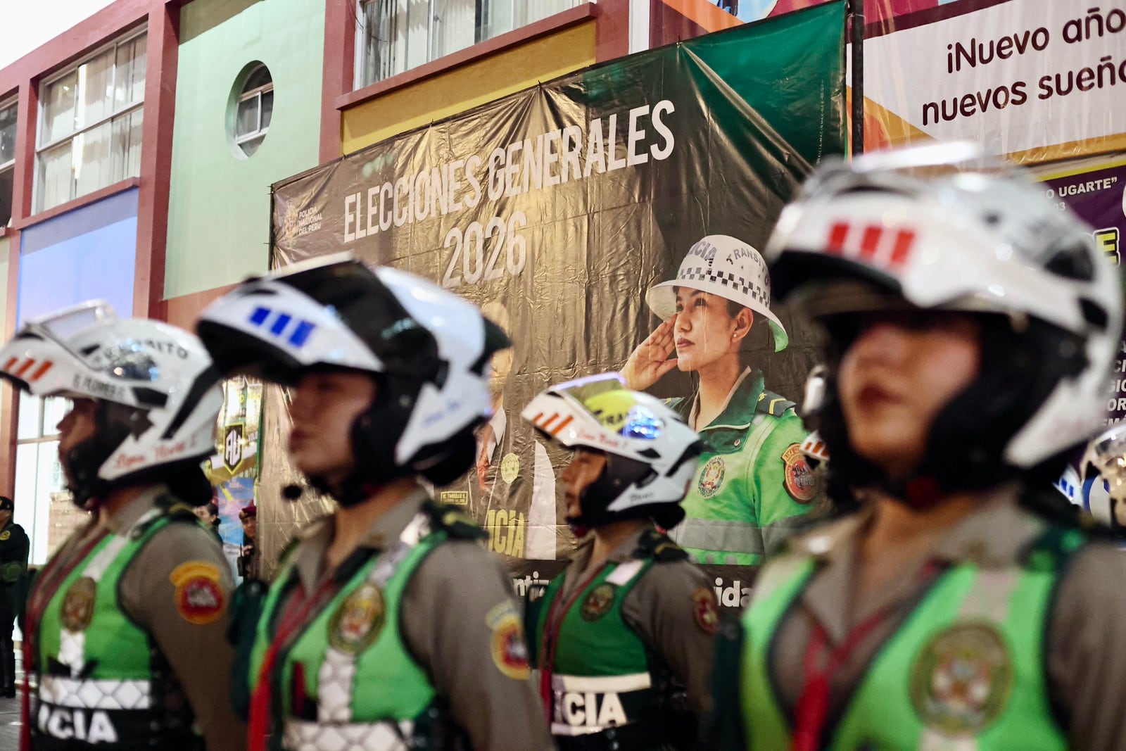 El jefe del gabinete ministerial informó que propondrá al JNE la instalación de mesas de transeúntes con el fin de que los policías y militares, que no sufraguen en el centro de votación que custodian, puedan votar en puntos cercanos establecidos para este fin. Foto: PCM