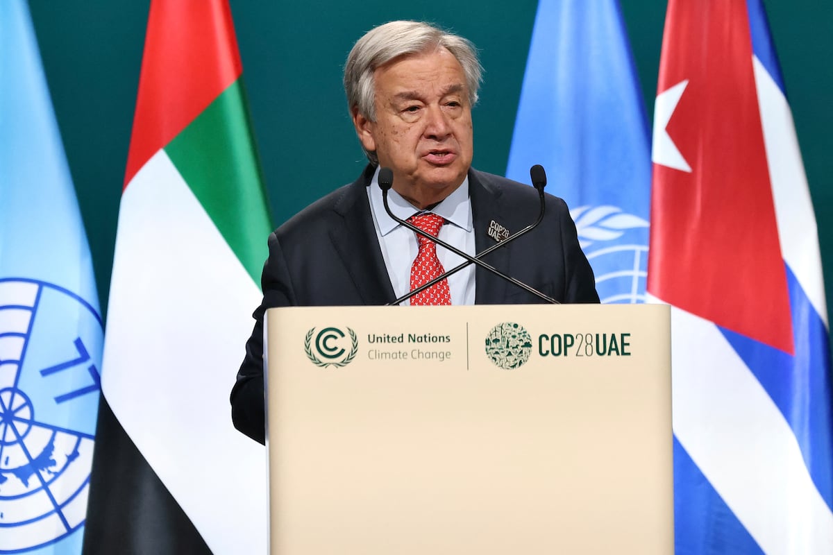 El director general de Emiratos Árabes Unidos para la COP28, Majid Al Suwaidi, afirmó que el objetivo del texto era “suscitar conversaciones”. (Foto de Alejandro Azcuy / PRESIDENCIA CUBA / AFP)
