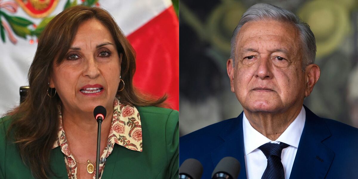 Esta combinación de imágenes creada el 15 de mayo de 2023 muestra una foto de archivo tomada el 5 de enero de 2023 de la presidenta de Perú, Dina Boluarte, hablando durante una conferencia de prensa después de la culminación de una reunión del personal ministerial en el Palacio de Gobierno en Lima y un folleto Imagen de archivo difundida por la oficina de prensa de la Presidencia de México el 1 de septiembre de 2022 del presidente de México, Andrés Manuel López, durante el 4to Informe Anual de su gobierno, en el Palacio Nacional de la Ciudad de México. (Foto de Cris BOURONCLE y Folleto / varias fuentes / AFP)