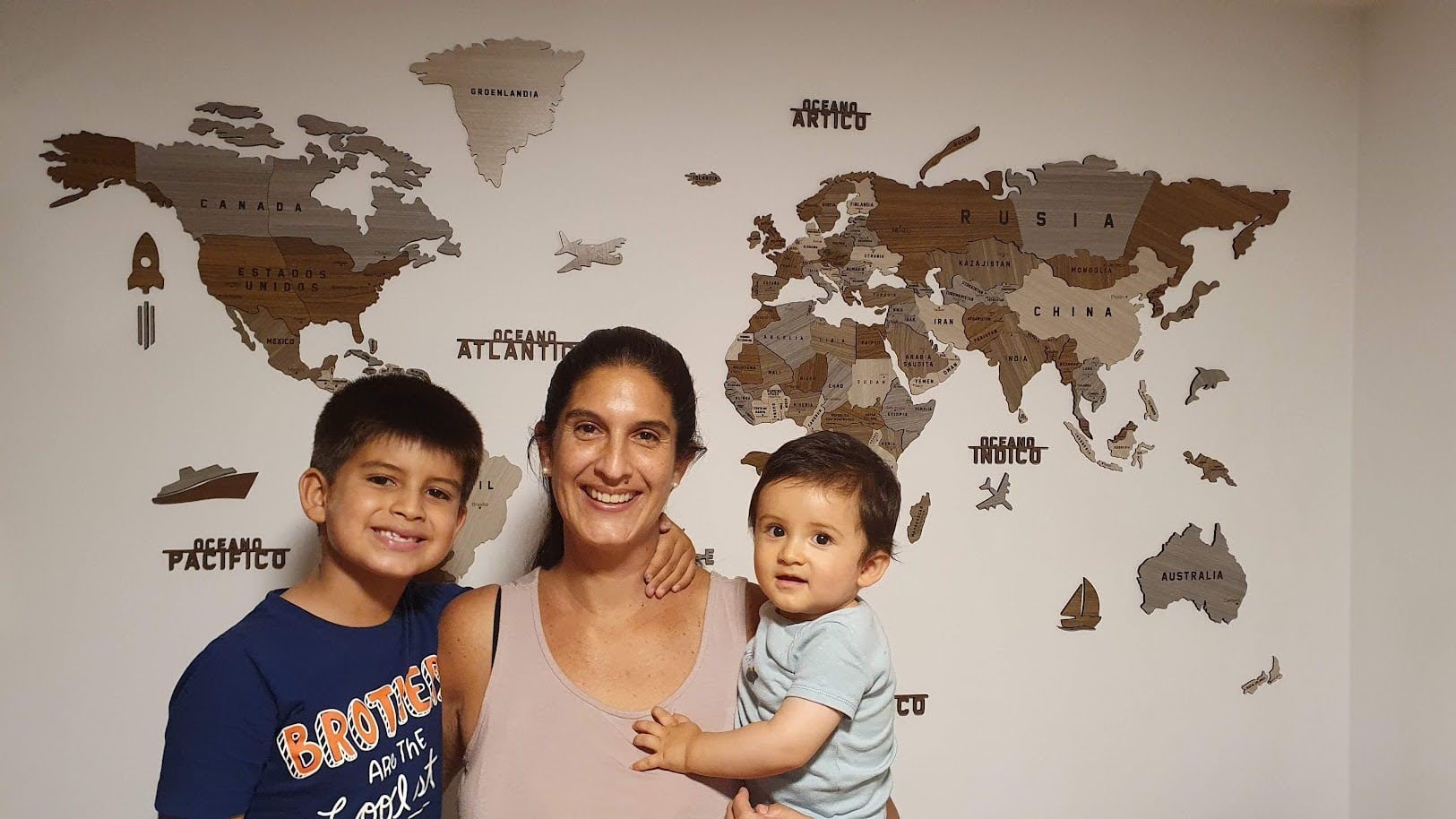 Magali Mora, directora general de MSD Animal Health en Perú, en una postal por el Día de la Madre. Foto cortesía para G de Gestión.