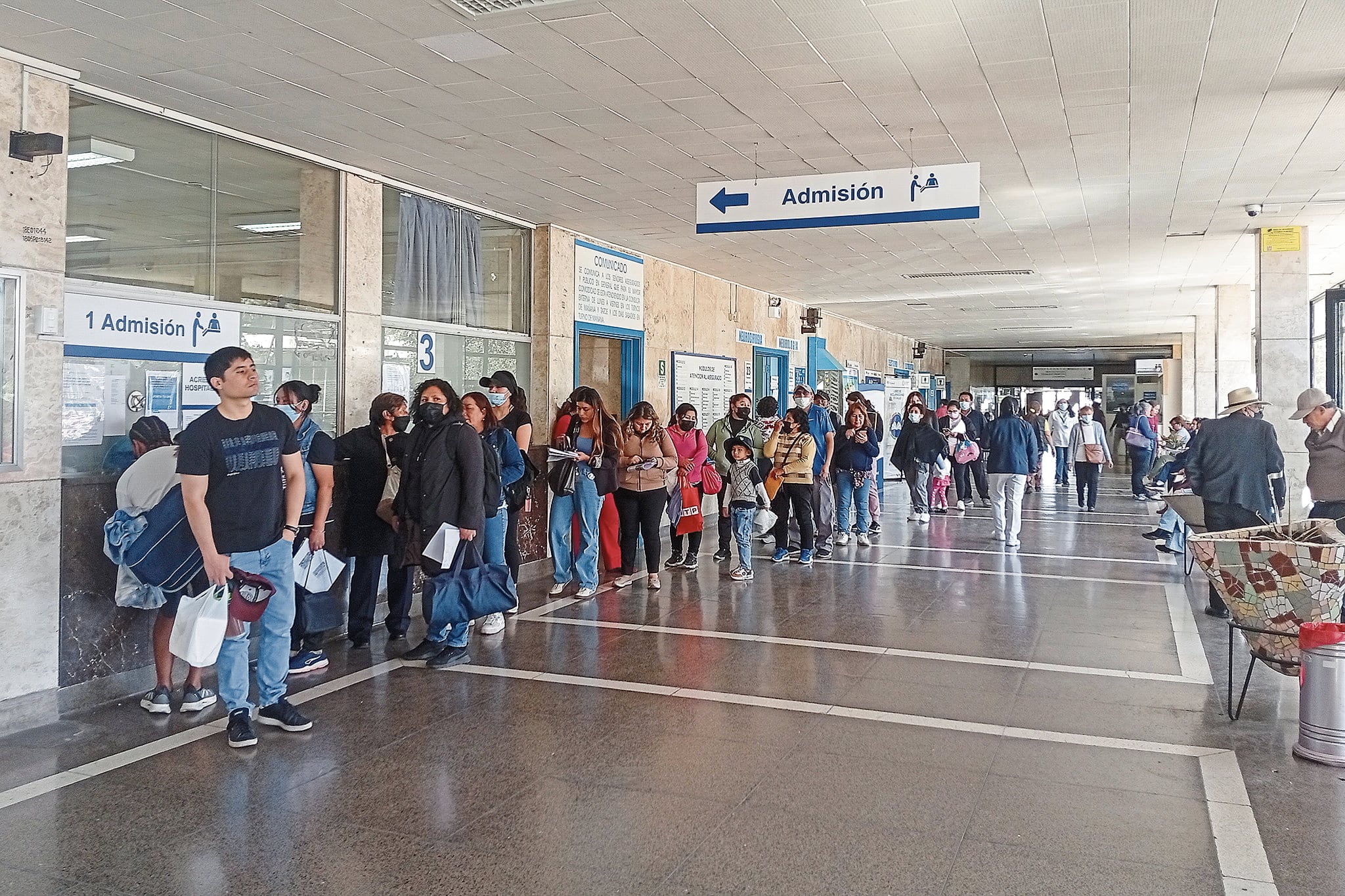 Consultado sobre las constantes quejas de asegurados por demoras en citas médicas, exámenes y procedimientos especializados, el presidente de EsSalud reconoció que existen problemas acumulados durante varios años. Foto: GEC.