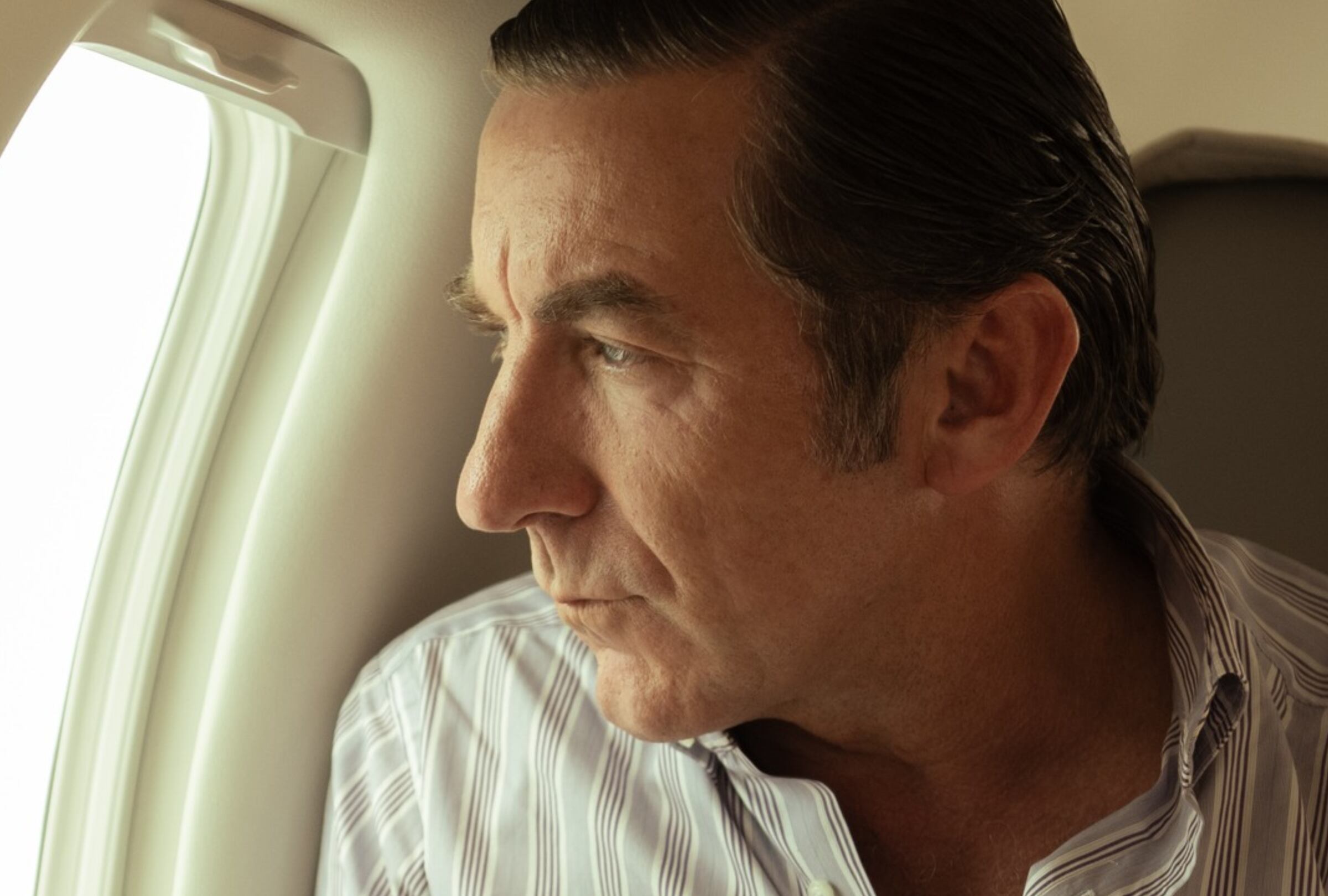 Antonio de la Torre como Don Leandro en una escena de la serie "Grande de España" (Foto: Cuidado con el perro / Netflix)
