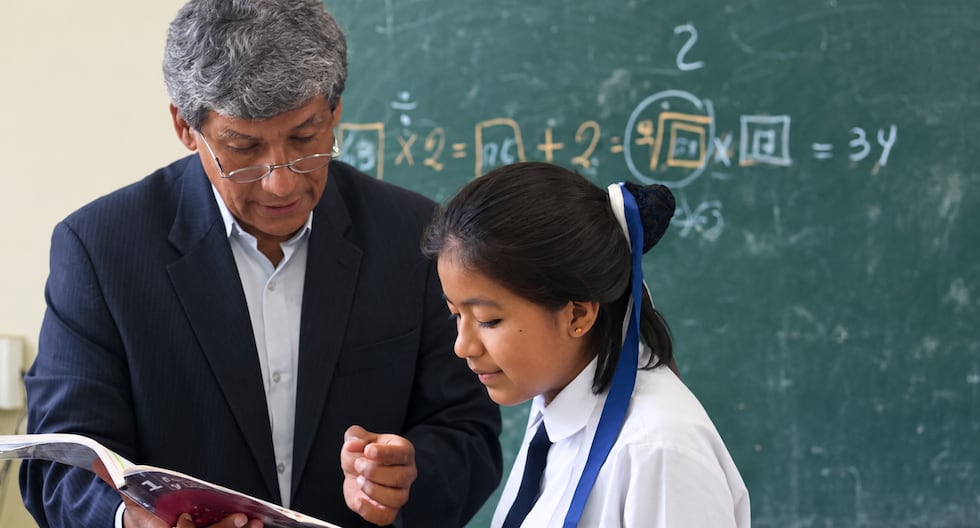 Perú enfrenta crisis de docentes y reestructuración escolar