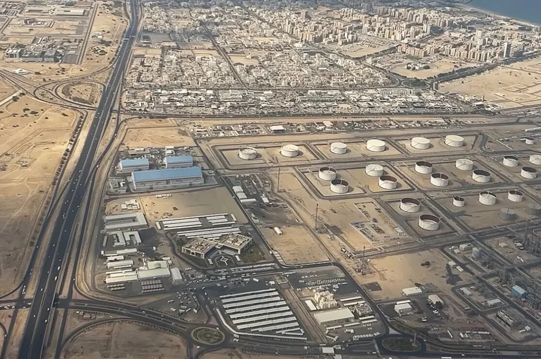 La infraestructura tiene capacidad para transportar hasta siete millones de barriles diarios y permite a Riad exportar crudo sin pasar por el estrecho de Ormuz. (Foto: AFP)