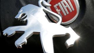 Fiat Chrysler y PSA revisan términos de su fusión por crisis del COVID-19