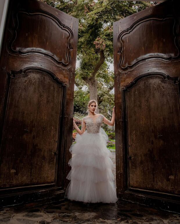 Las tendencias animalistas en vestidos de novia para este 2025: Diseños de Elizabeth Muñoz.