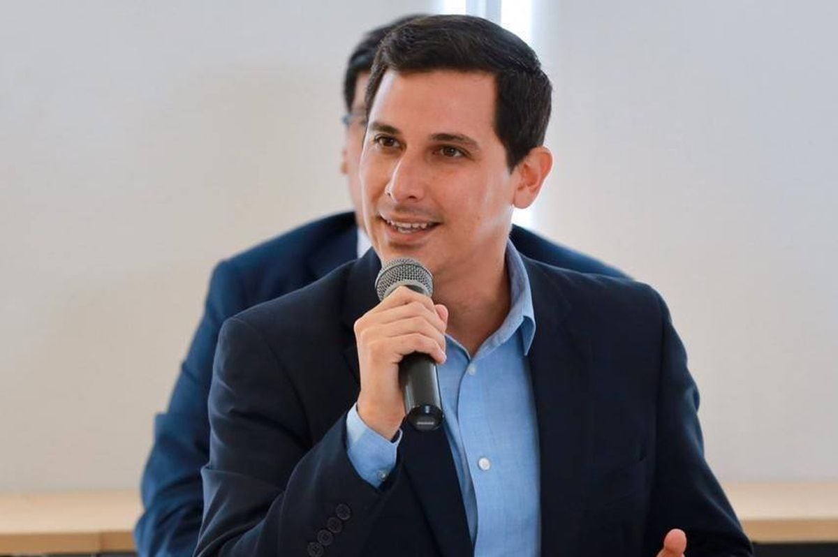 Presentan denuncia constitucional contra César Combina. Foto: gob.pe