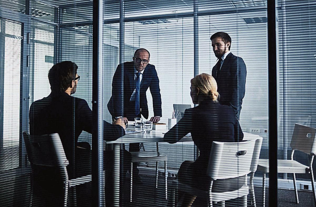 Estudio revela las remuneraciones de las jefaturas, destacando cuatro sectores específicos. (Foto: iStock)