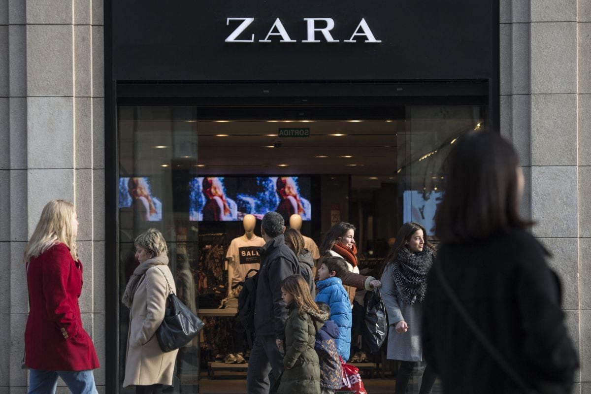 Algunas tiendas de Zara cuentan con espacios exclusivos tipo boutique para bolsos y zapatos. (Foto de Josep LAGO / AFP)