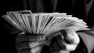 Los gastos que evitan los millonarios para cuidar sus finanzas