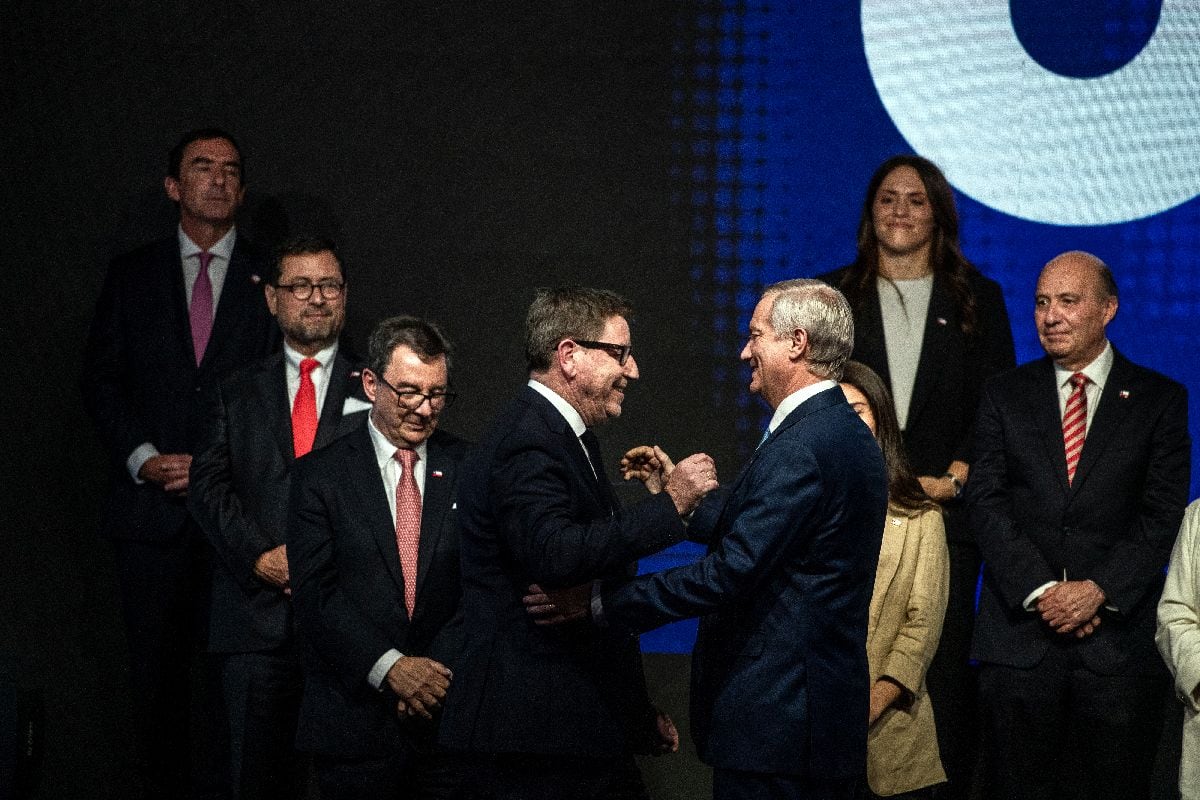 José Antonio Kast, presidente electo de Chile, en el centro-derecha, con Daniel Mas, el próximo ministro de Minería y Economía de Chile, en el centro-izquierda, durante una ceremonia para anunciar los miembros del gabinete en Santiago, Chile, el 20 de enero.
