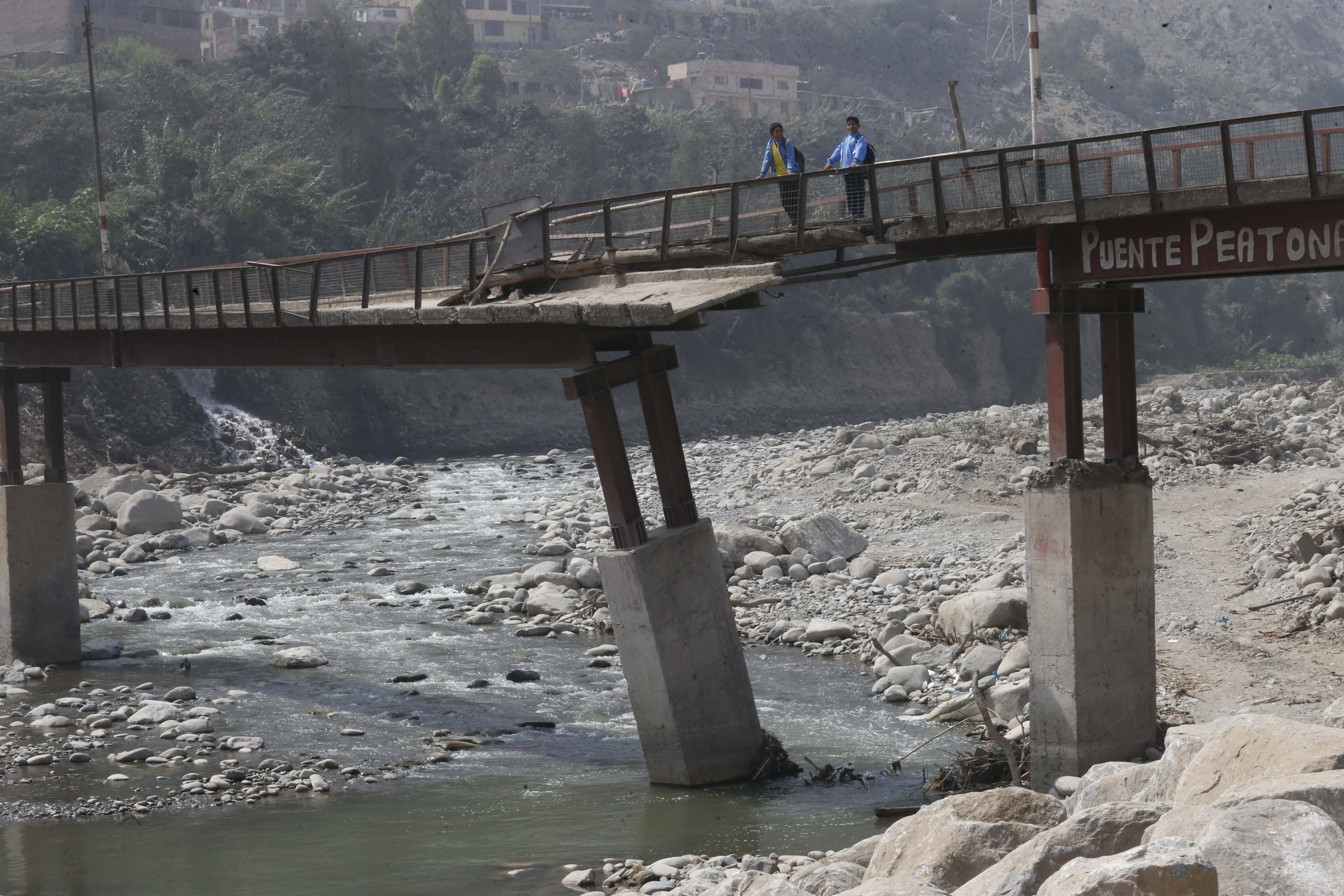 Existen cerca de 80 puentes que conectan a vías concesionadas que están en mal estado, advierte Ositrán (Foto: Dante Piaggio / El Comercio)