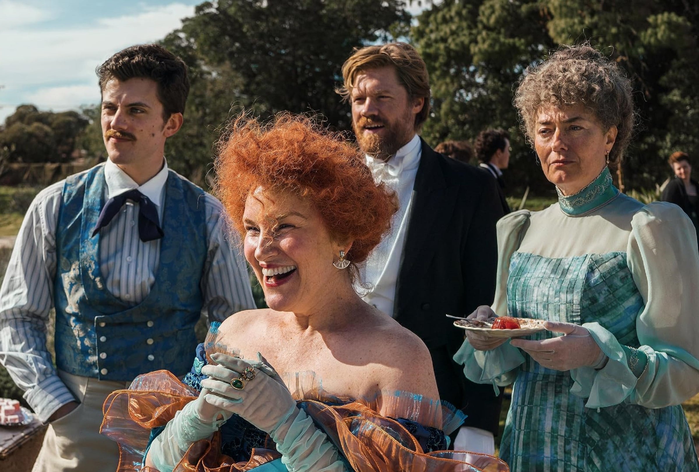 Anna Chancellor, Alexander England, Kate Mulvany y Jake Dunn en una escena de la miniserie australiana "Mi brillante carrera" (Foto: Netflix)