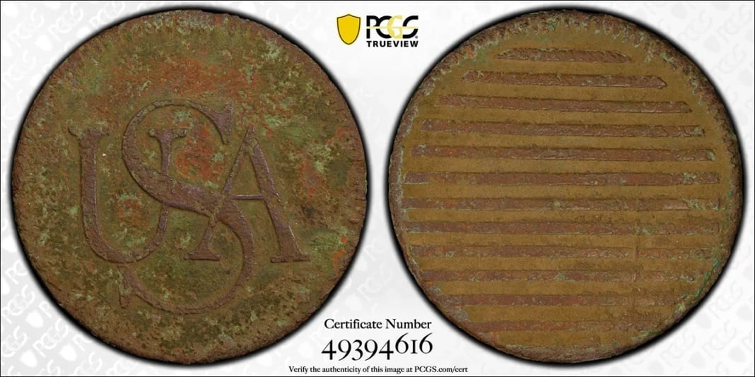 El hombre inicialmente pensó que se trataba de un botón antiguo, sin esperar que sería una importante pieza histórica (Foto: PCGS TruView)