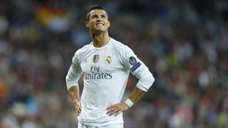 Cristiano Ronaldo acaricia el Balón de Oro como premio a su gran año