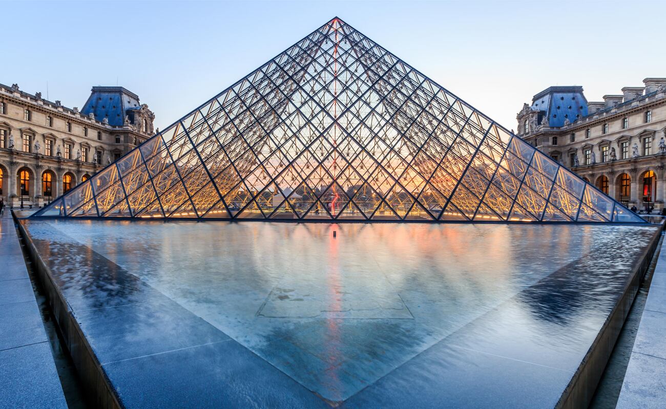 El Museo del Louvre, ubicado en Paris, es uno de los museos más famosos del mundo y no es para menos, pues alberga más de 35 mil obras de arte. Las obras de arte que más se destacan son la Mona Lisa y la Venus de Milo. (Foto: Shutterstock)