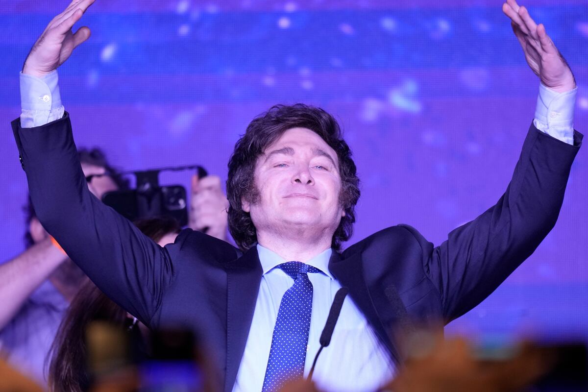 Milei, del partido La Libertad Avanza, propone eliminar todo tipo de restricción para el comercio internacional.