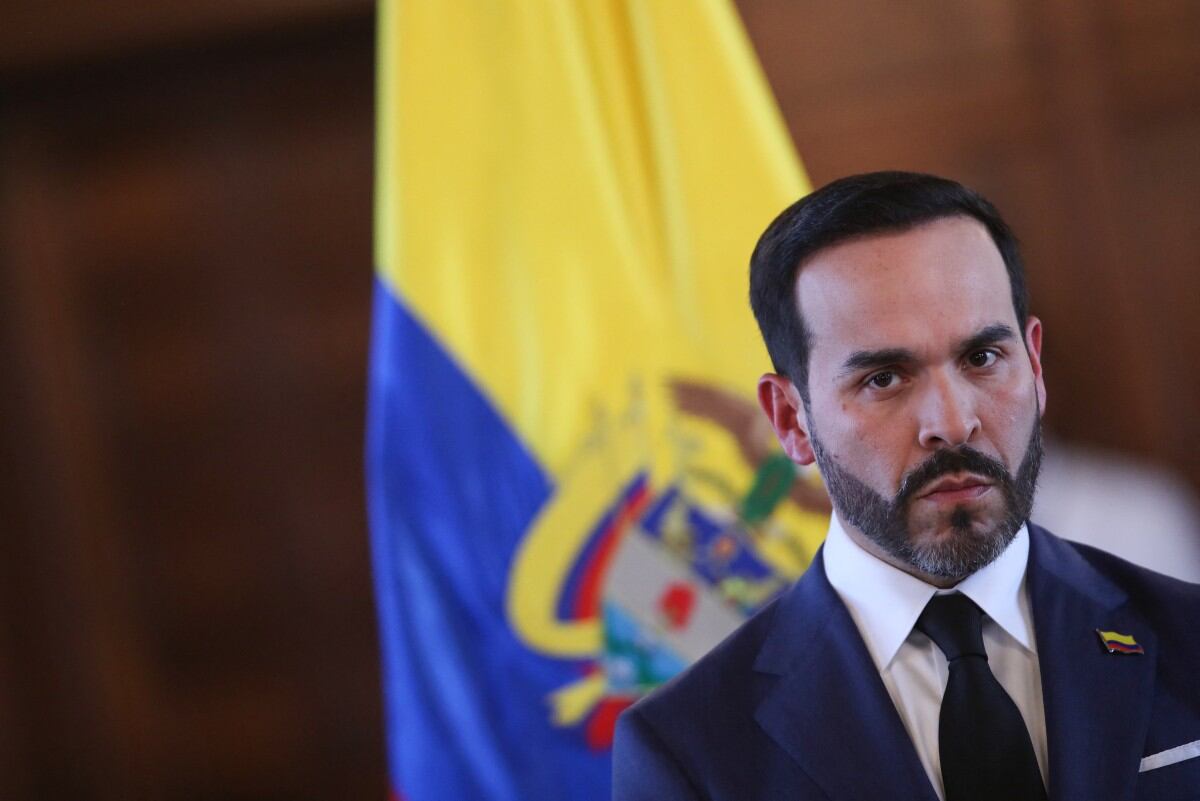 El presidente de Colombia, Abelardo de la Espriella, habla durante una conferencia de prensa en el Palacio de San Carlos de Bogotá, el 12 de agosto de 2026. (ESTEBAN VEGA LA-ROTTA / AFP)