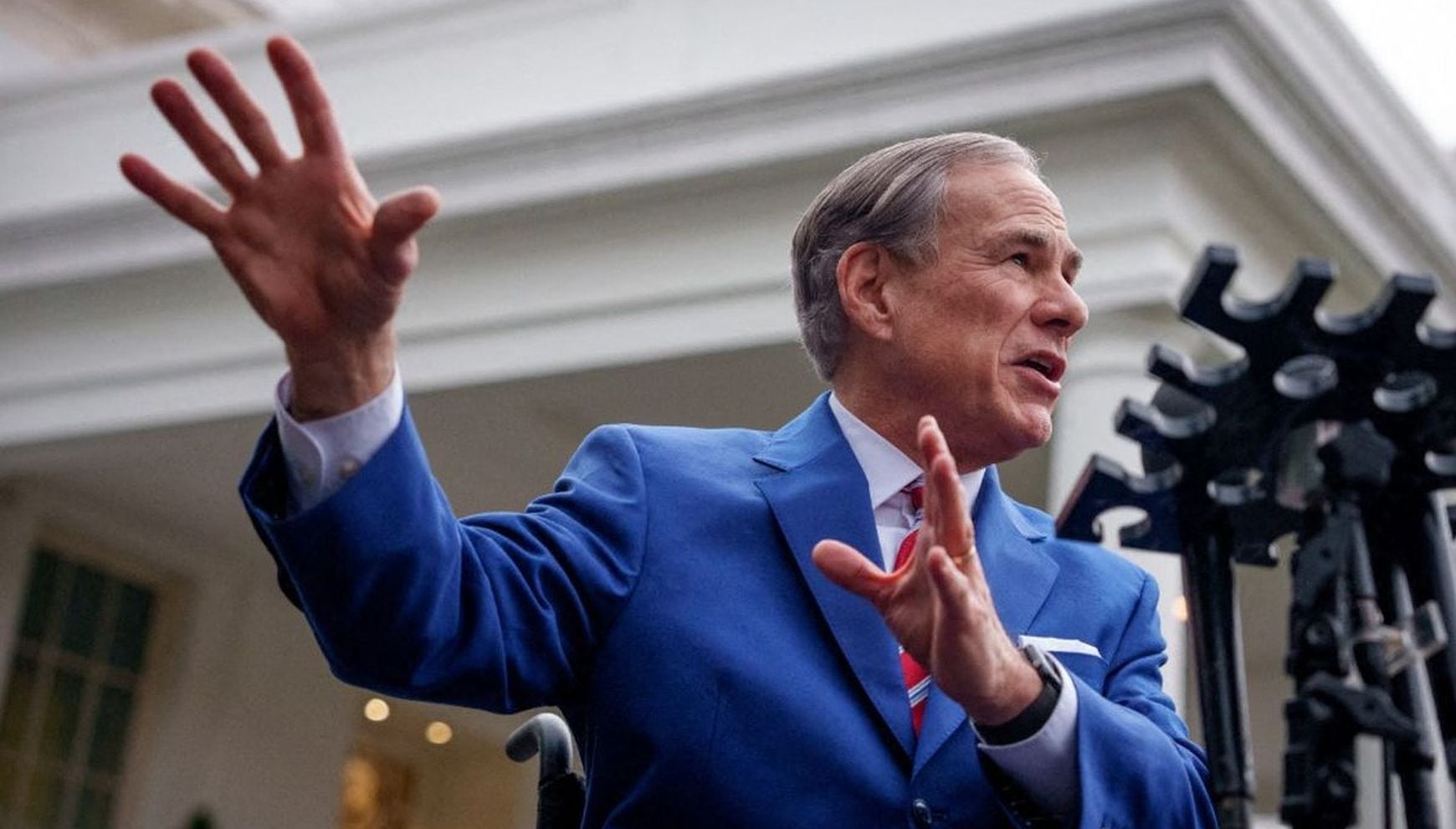 El plan de Abbott apunta a eliminar por completo a los trabajadores H-1B de las escuelas públicas (Foto: Andrew Harnik / Getty Images North America / Getty Images via AFP)