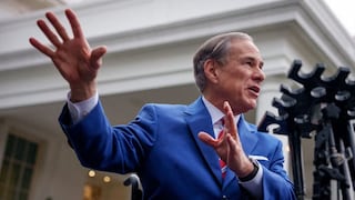 Abbott quiere “cero” empleados con visa H-1B en escuelas públicas de Texas: el plan que preocupa a maestros