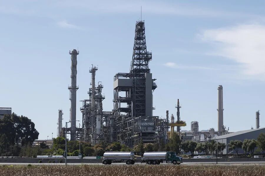 El precio del petróleo cayó a los US$ 95 ante expectativas de distensión geopolítica. Foto: EFE.