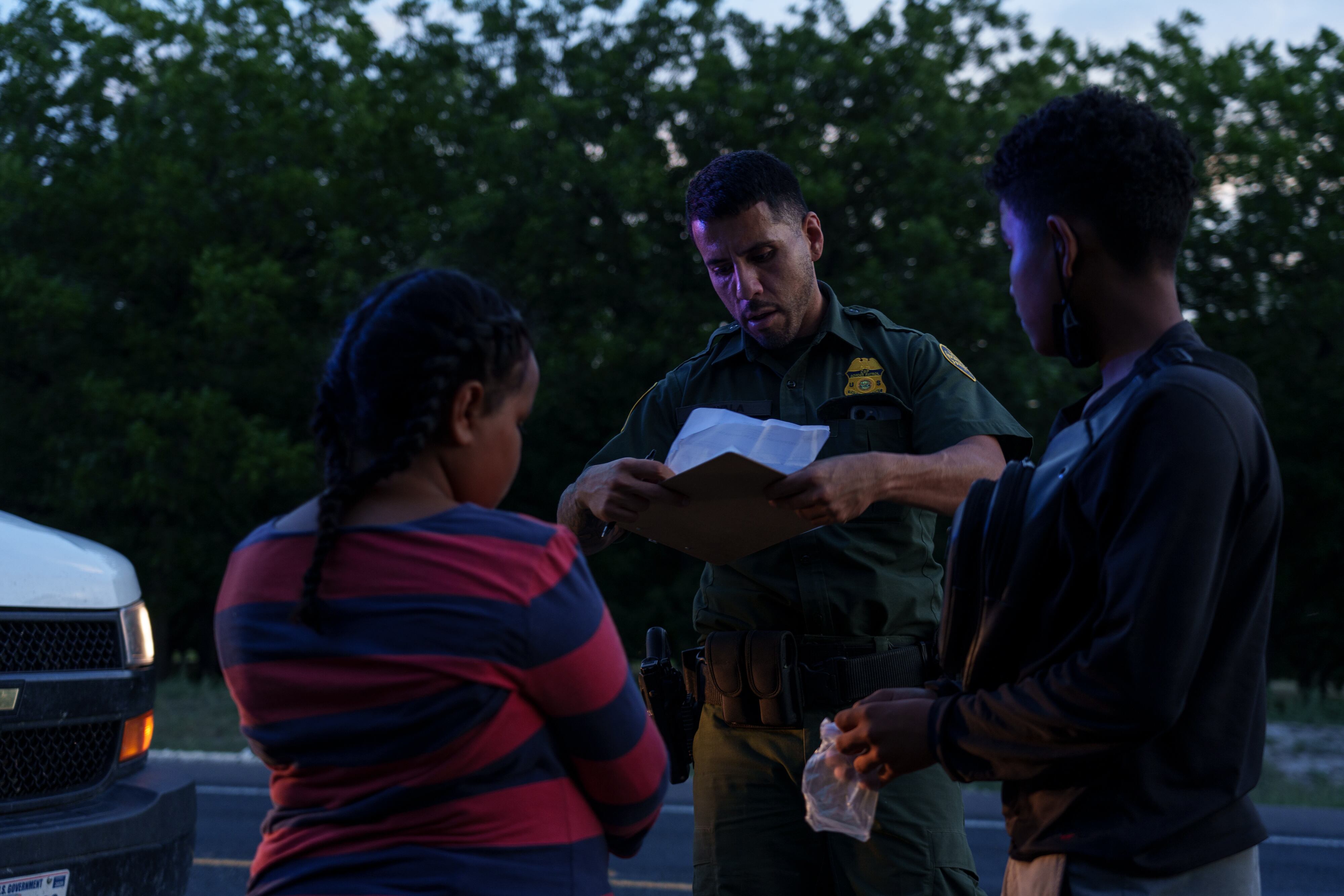 Hasta setiembre pasado solo el 15% de los inmigrantes, incluidos los niños no acompañados, tenían un abogado que los ayudara en los casos de un Tribunal de Inmigración cuando se emitió una orden de deportación, según el Transactional Records Access Clearinghouse (TRAC). (Foto: Bloomberg)