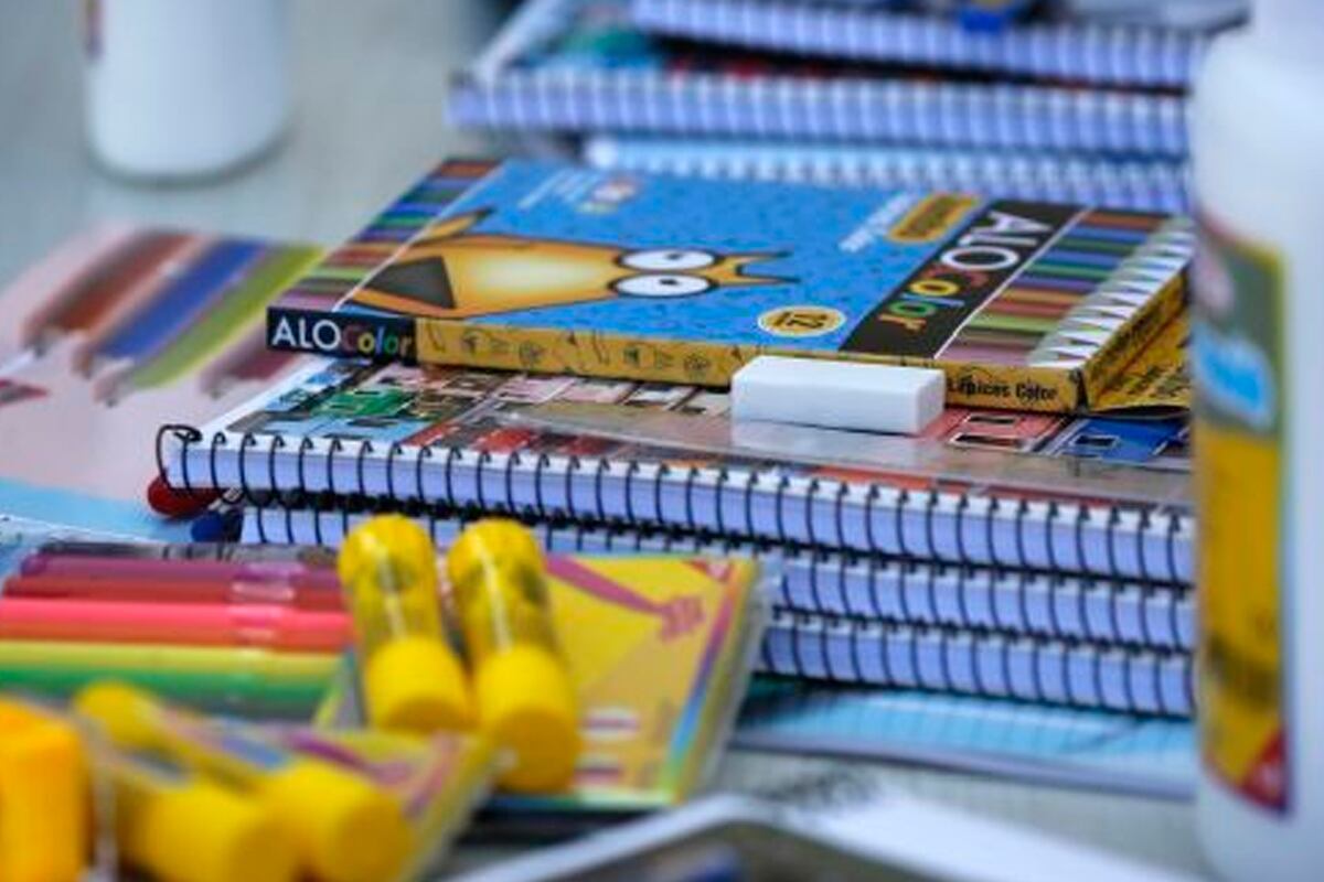 El 75% de los encuestados compra el 100% de la lista, dejando de comprar los productos que los escolares usarán después como papelotes y cartulinas.