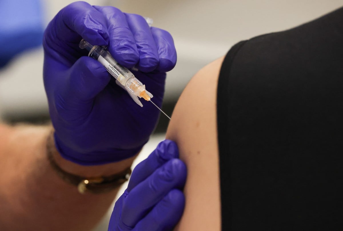 El CDC recuerda en EE.UU. la importancia de la vacunación para reducir contagios y hospitalizaciones. | Crédito: Patrick T. Fallon / AFP