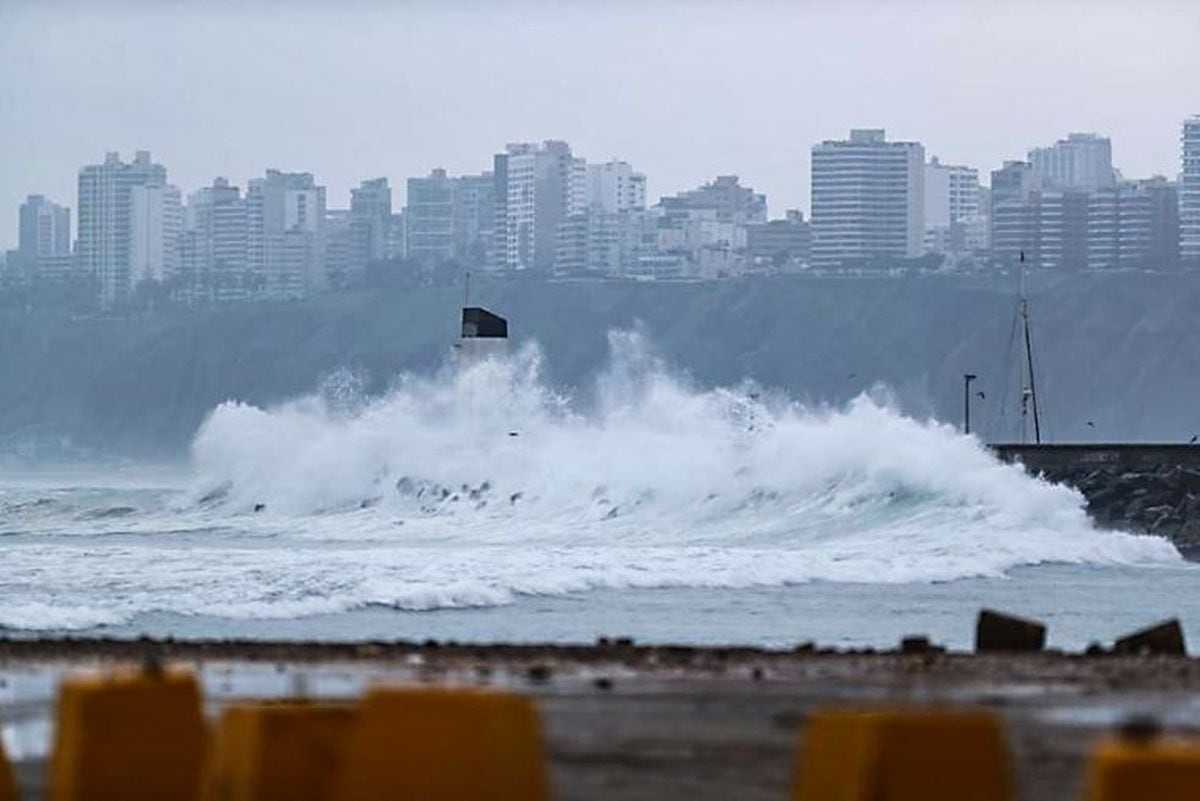Oleajes de ligera a moderada intensidad se registrarán en el litoral peruano. Foto: Andina