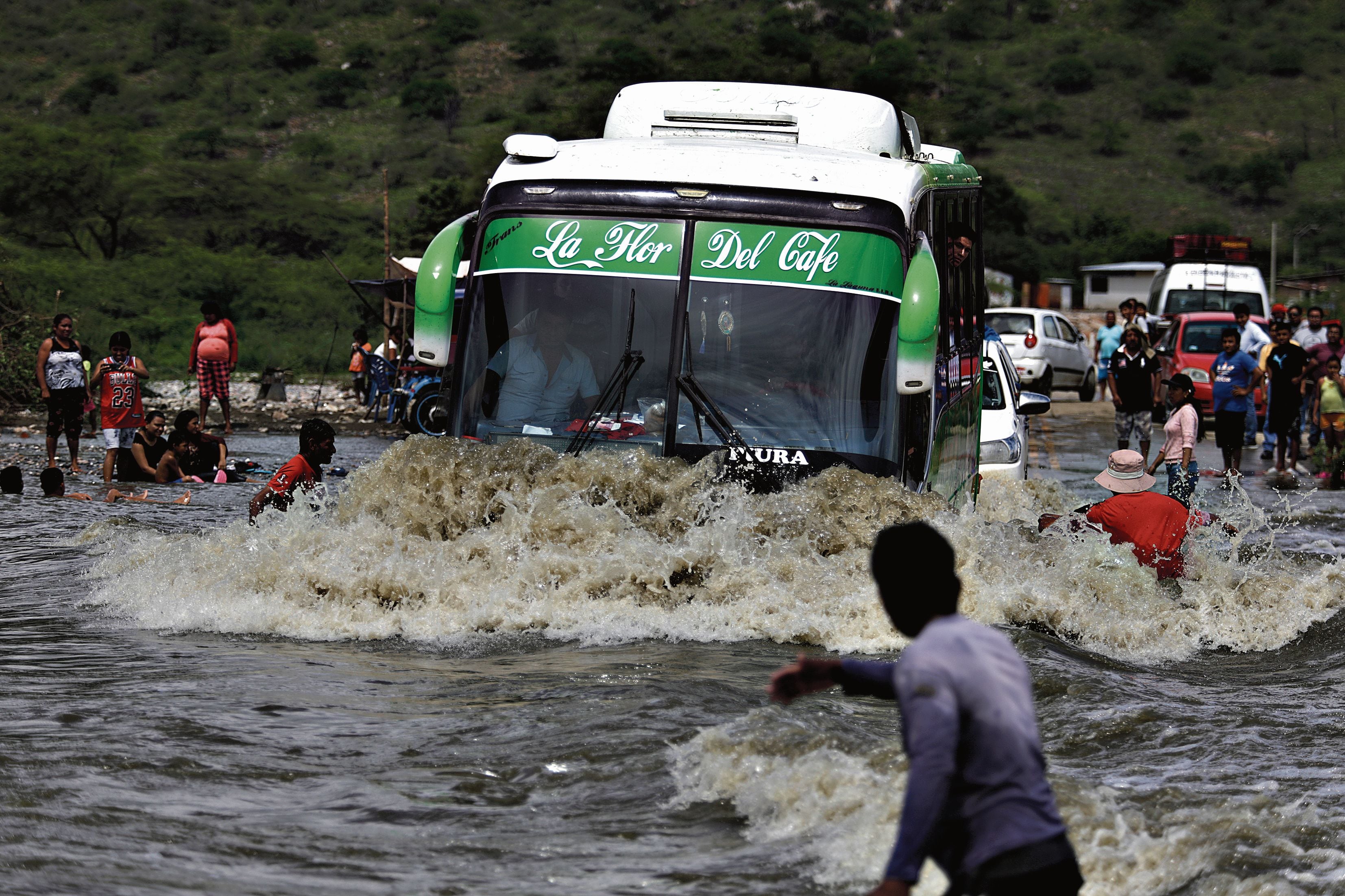 MEF destinará S/300 millones adicionales para atender la emergencia. Foto: GEC
