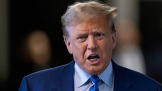 Trump regresa a la corte en medio de accidentada elección del jurado