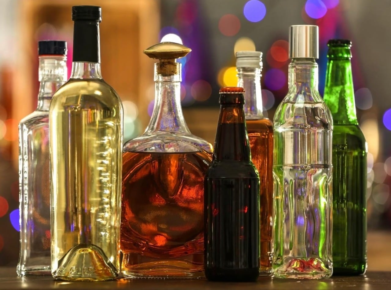 La restricción electoral obliga al cierre de locales que venden alcohol durante 48 horas en todo el país. (Foto: Freepik)