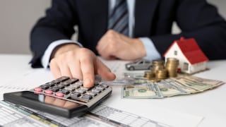 Conozca el perfil de las personas que más cambian dólares y sus principales motivos