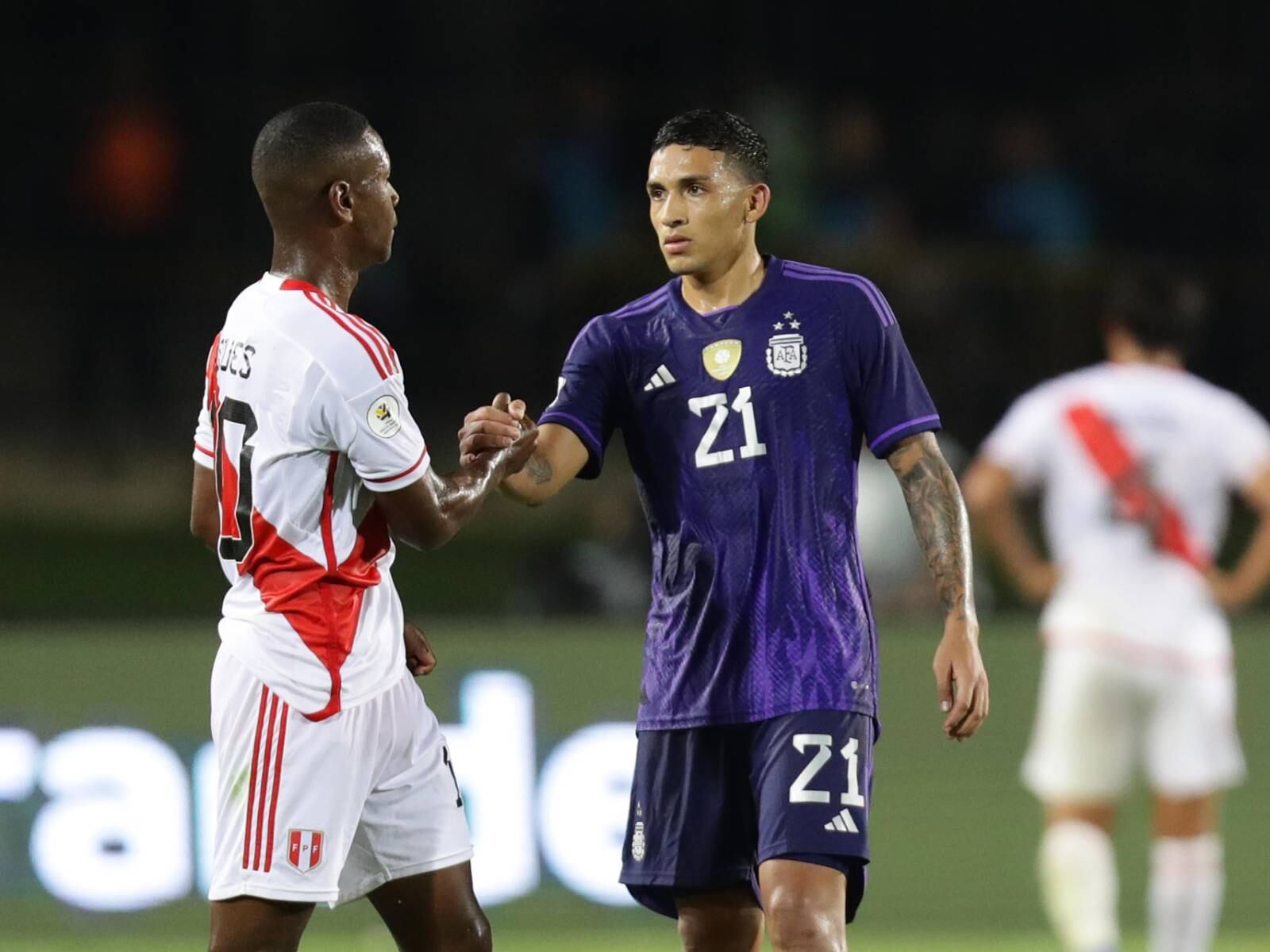 Argentina sumó sus primeros tres puntos ante Perú por el grupo B del Torneo Preolímpico Sudamericano Sub-23. (Foto: EFE)