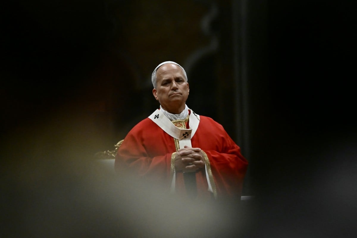 El papa León XIV fue sometido a una cirugía torácica en la que, según un comunicado difundido por El Vaticano, se le extirpó el lóbulo inferior del pulmón derecho. (Filippo MONTEFORTE / AFP)