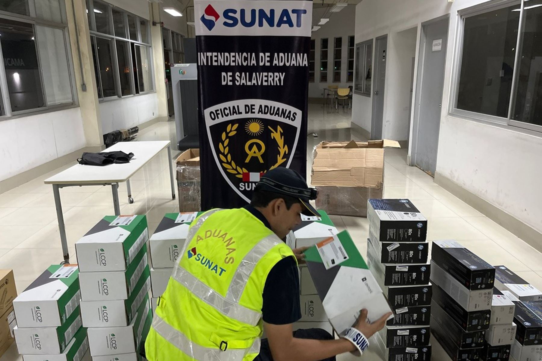 Aduanas realizará una subasta virtual de productos. Foto: Andina.