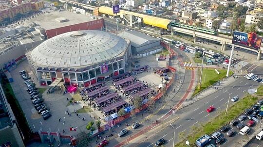 La Feria Marciana realiza ediciones itinerantes en el Coliseo Dibós. Foto: Feria Marciana