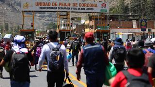 Desesperados y hambrientos cientos buscan llegar a pie a sus pueblos desafiando cuarentena en Perú