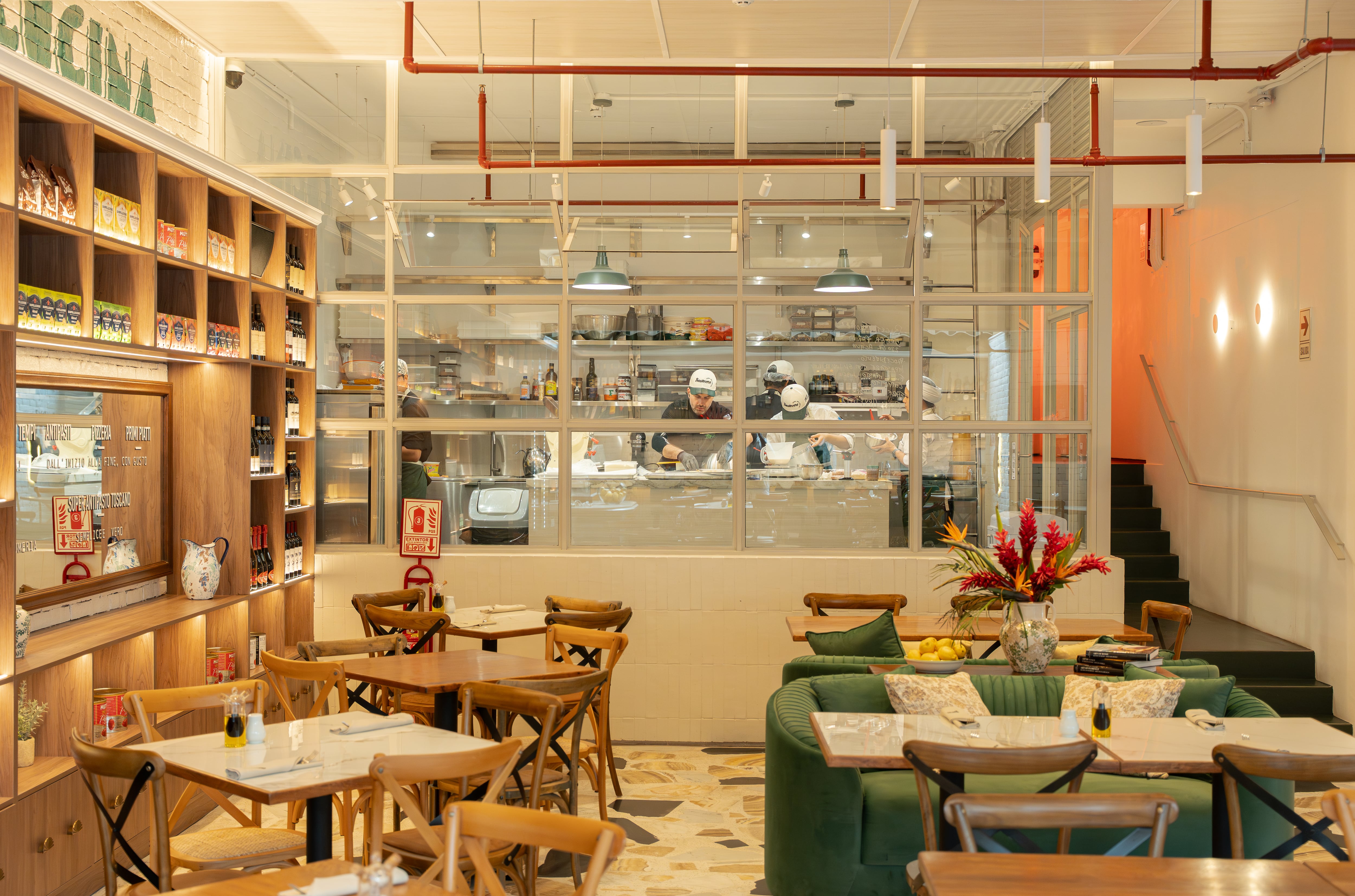 Construir alrededor de una misma propuesta un restaurante, una tienda de productos italianos y un bar de alta coctelería es uno de los logros que el Grupo Xenia ha alcanzado en poco más de cinco años de operación.