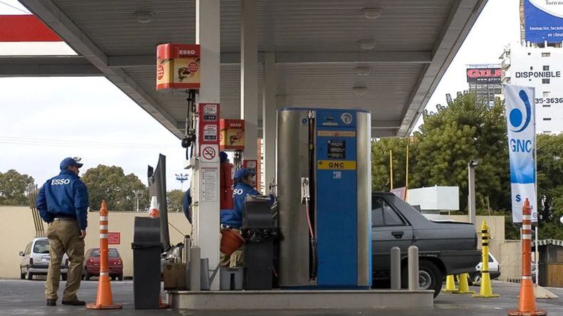 Las ventas de combustibles en Argentina cayeron un 9.3% en el primer semestre del año. Foto: EFE