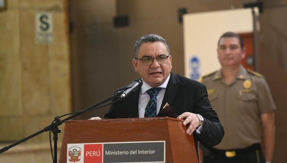 El ministro del Interior, Juan José Santiváñez, calificó de fructífera la reunión que tuvo con el fiscal de la Nación interino, Juan Carlos Villena. Fuente: Mininter