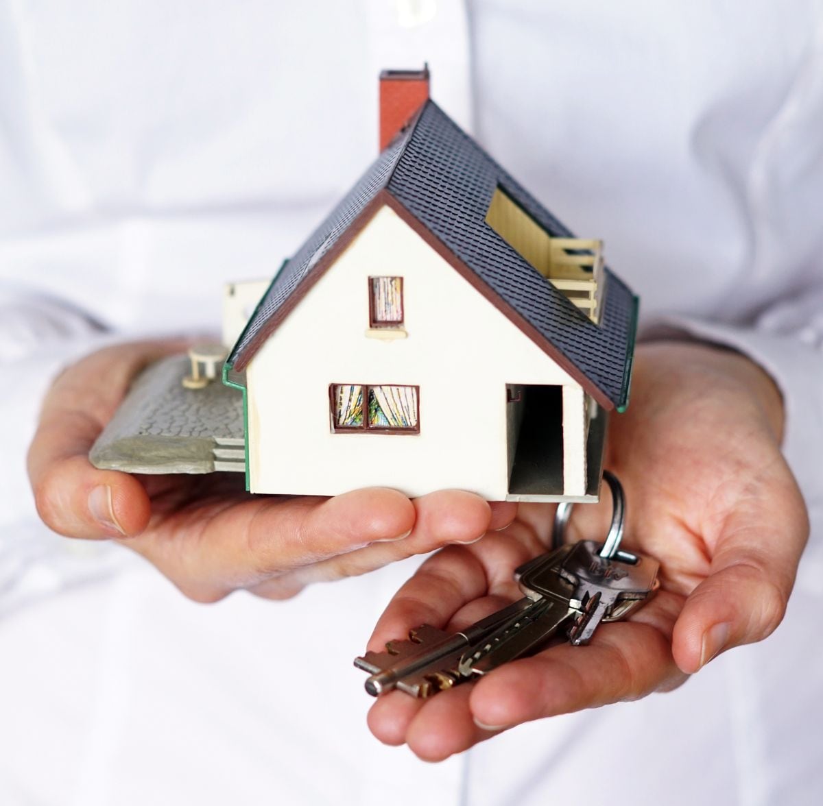 Con los años, más inmigrantes logran convertirse en dueños de vivienda y acercarse a los niveles de propiedad de los nacidos en EE.UU. (Foto: Freepik)