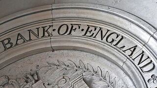 El Banco de Inglaterra no tiene prisa para más estímulo pese a recesión