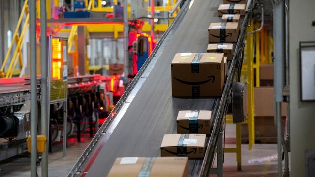 Amazon dice a inversores que entregas en un día tiene un coste