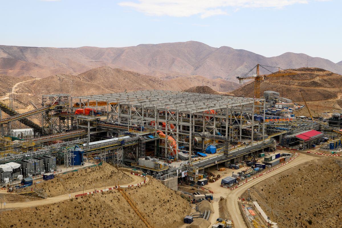 Aenza aumenta capital y realiza reorganización estratégica