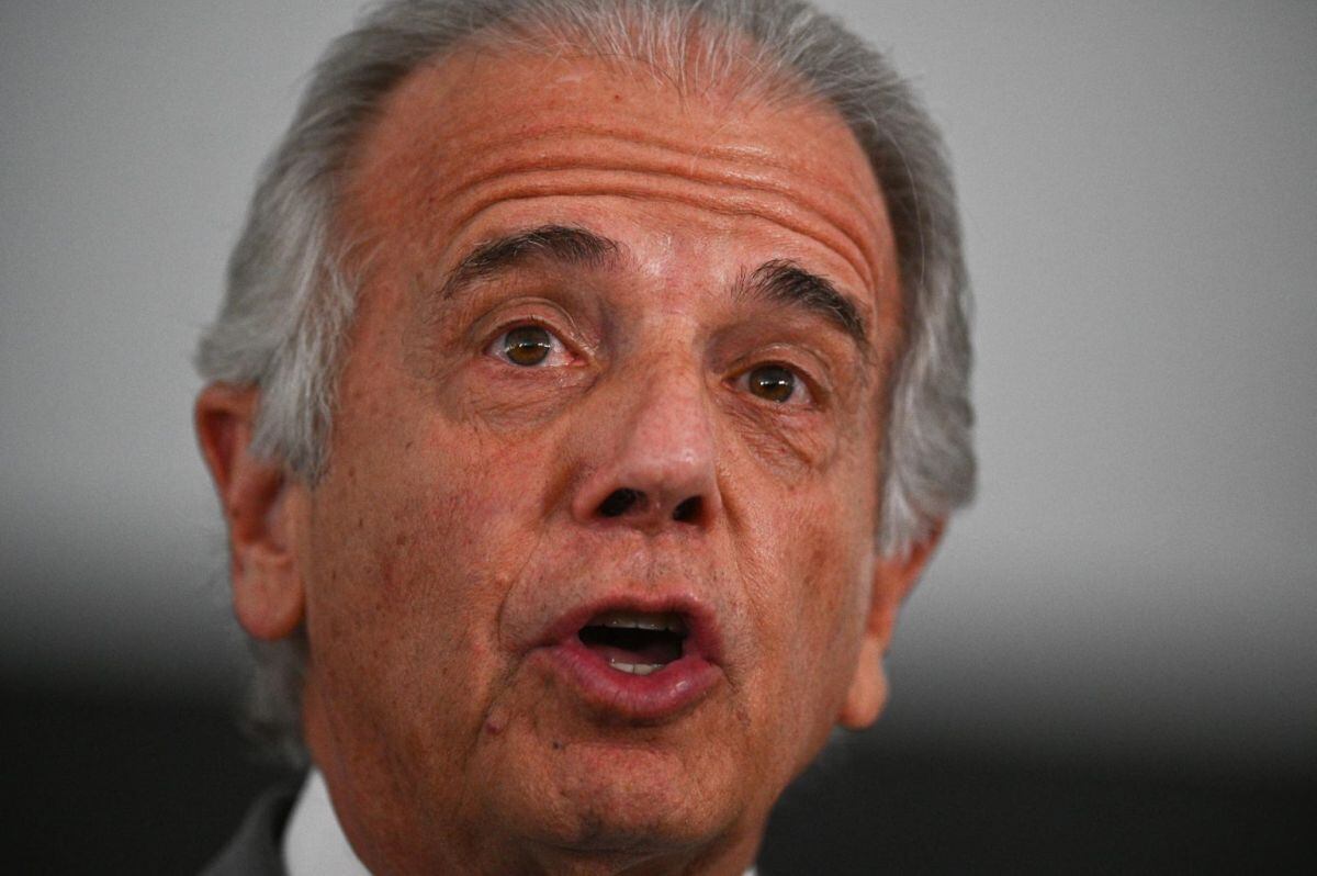 Fotografía de archivo en la que se registró al ministro de Defensa de Brasil, José Mucio, quien anunció este domingo, 8 de octubre, un operativo con seis aviones militares para repatriar a sus ciudadanos residentes en Israel. (Foto: EFE/André Borges)