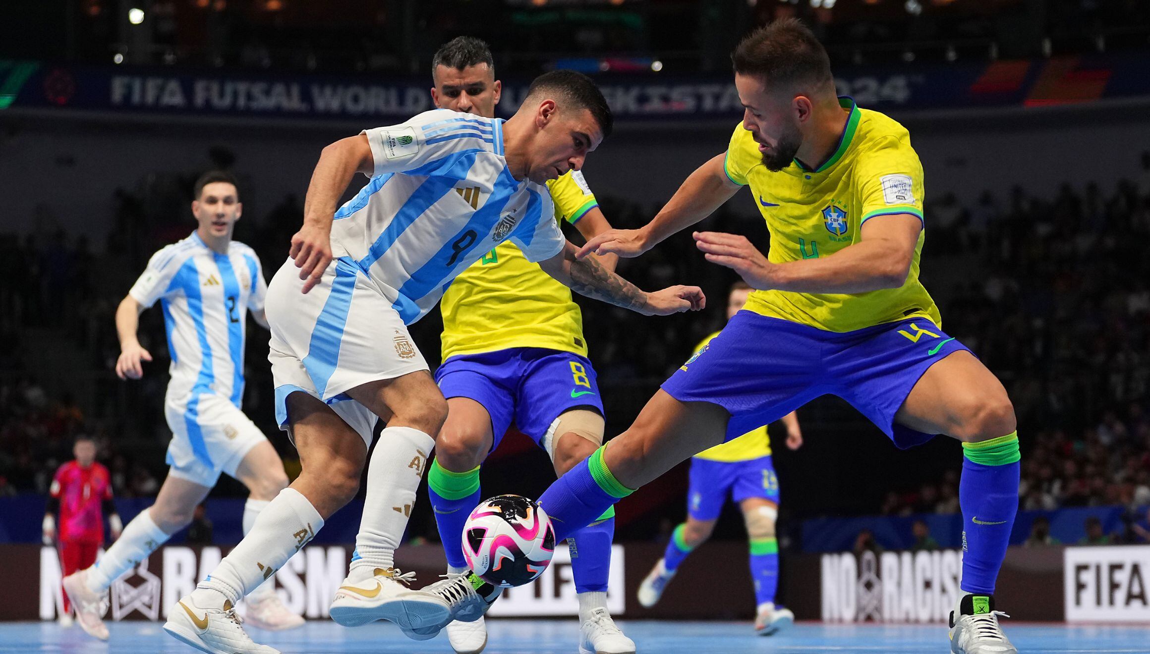 ¡Final de un histórico partido! Brasil se impuso 2-1 a Argentina
y es campeón mundial de Futsal por sexta vez. | Crédito: @CONMEBOL / X