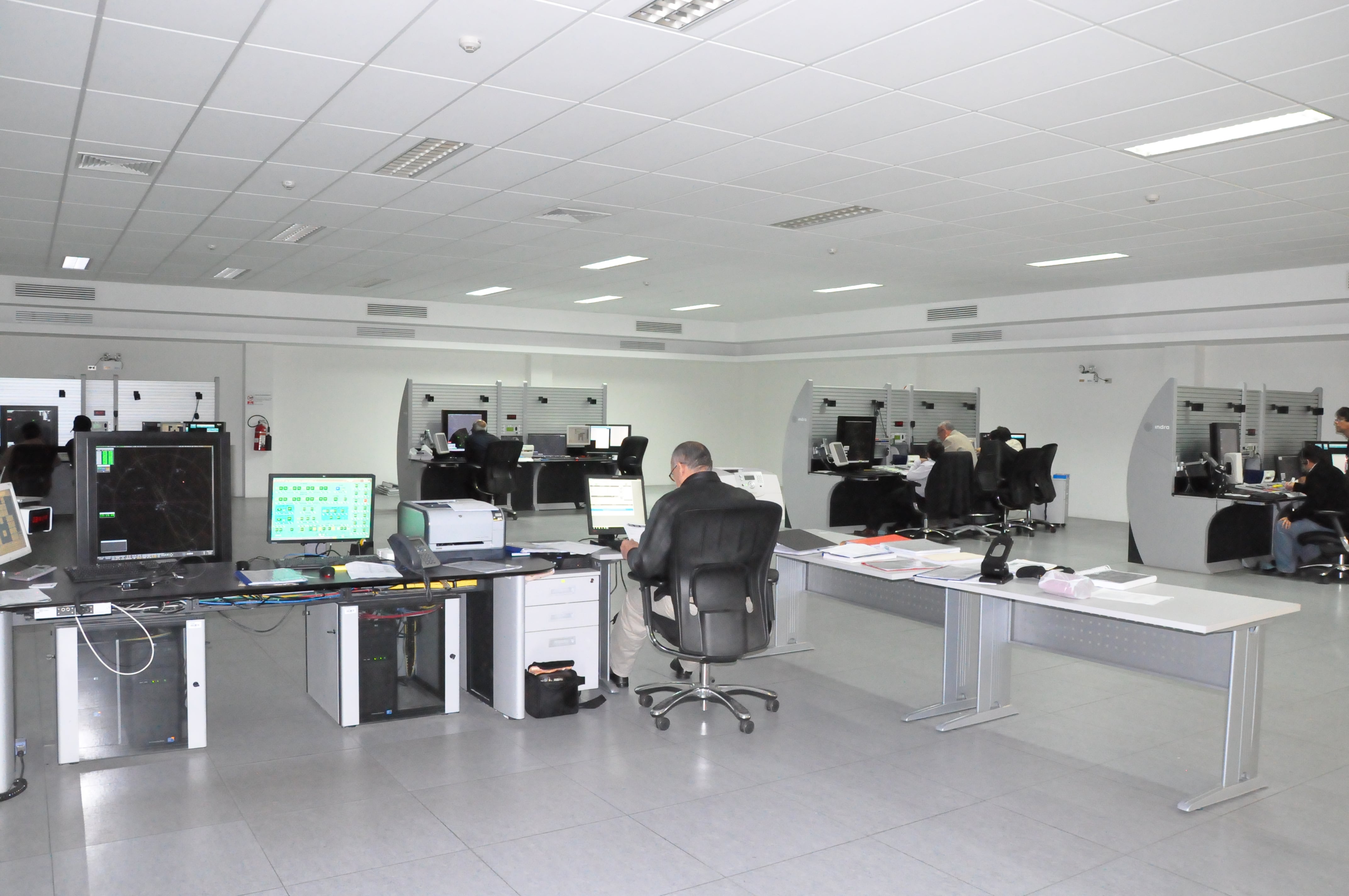 Según indicaron los gerentes, se proyecta que en los próximos cuatro años se tengan 219 nuevos controladores aéreos. Foto: Corpac.